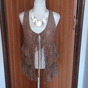 AVAILABLE FLORAL LACE TOP